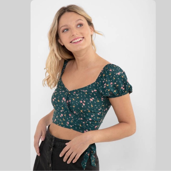 Aeropostale Tops - Aeropostale Green Floral Puff Sleeve Blouse